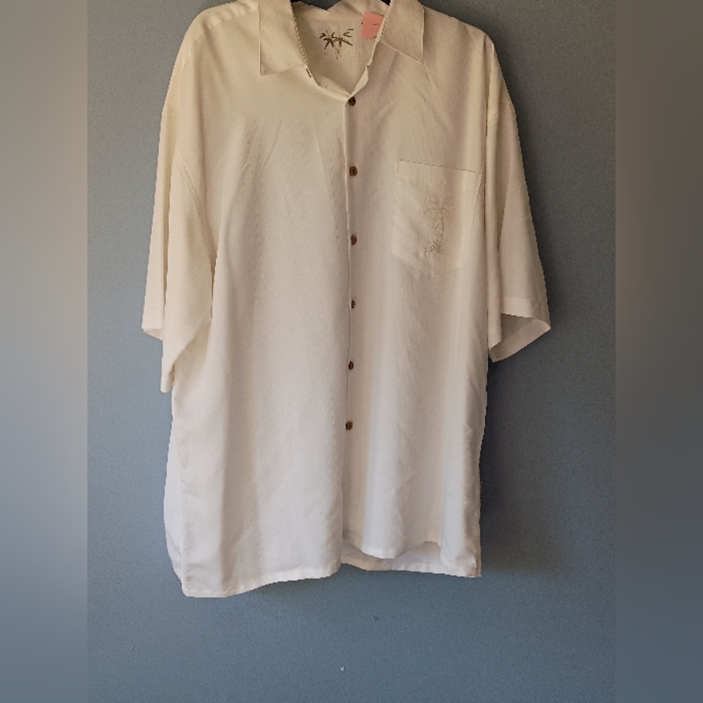 Casual White Button Down Shirt with Short Sleeves